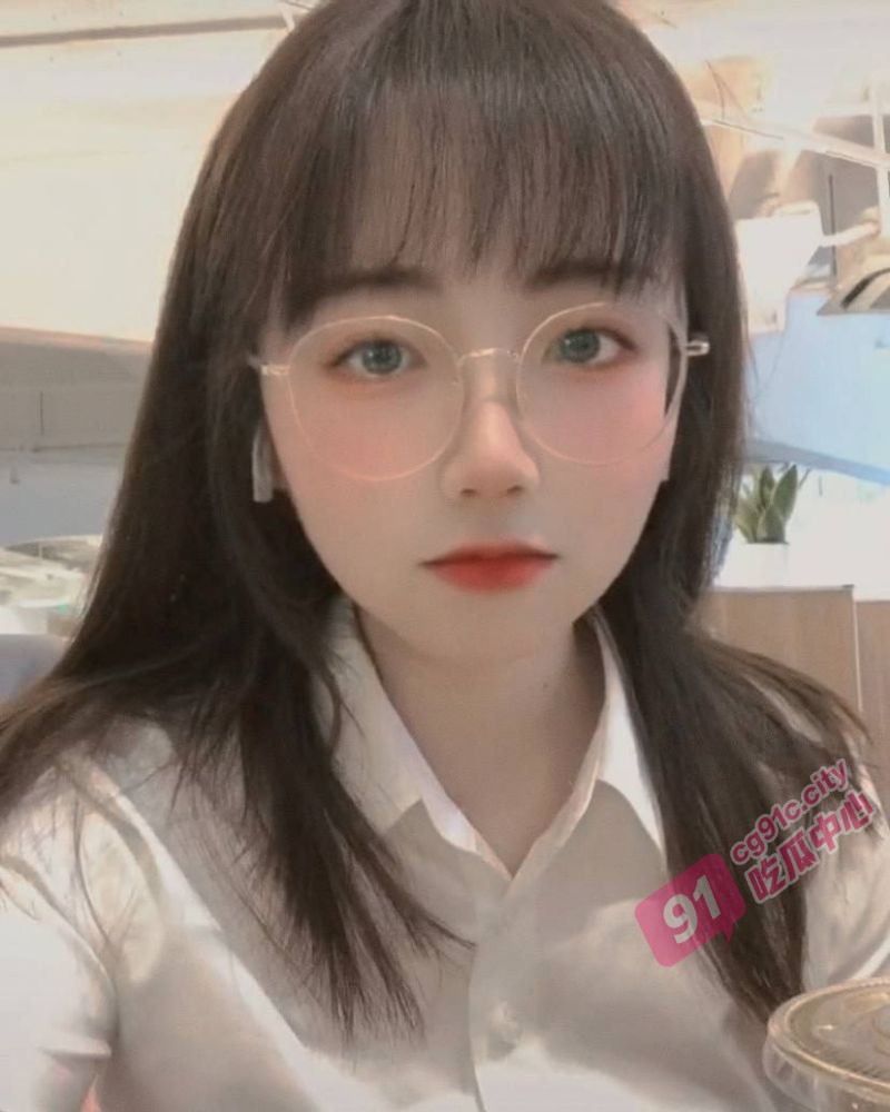 电竞酒店调教女陪玩～没一会就湿了 直接扛起双腿爆操小穴！