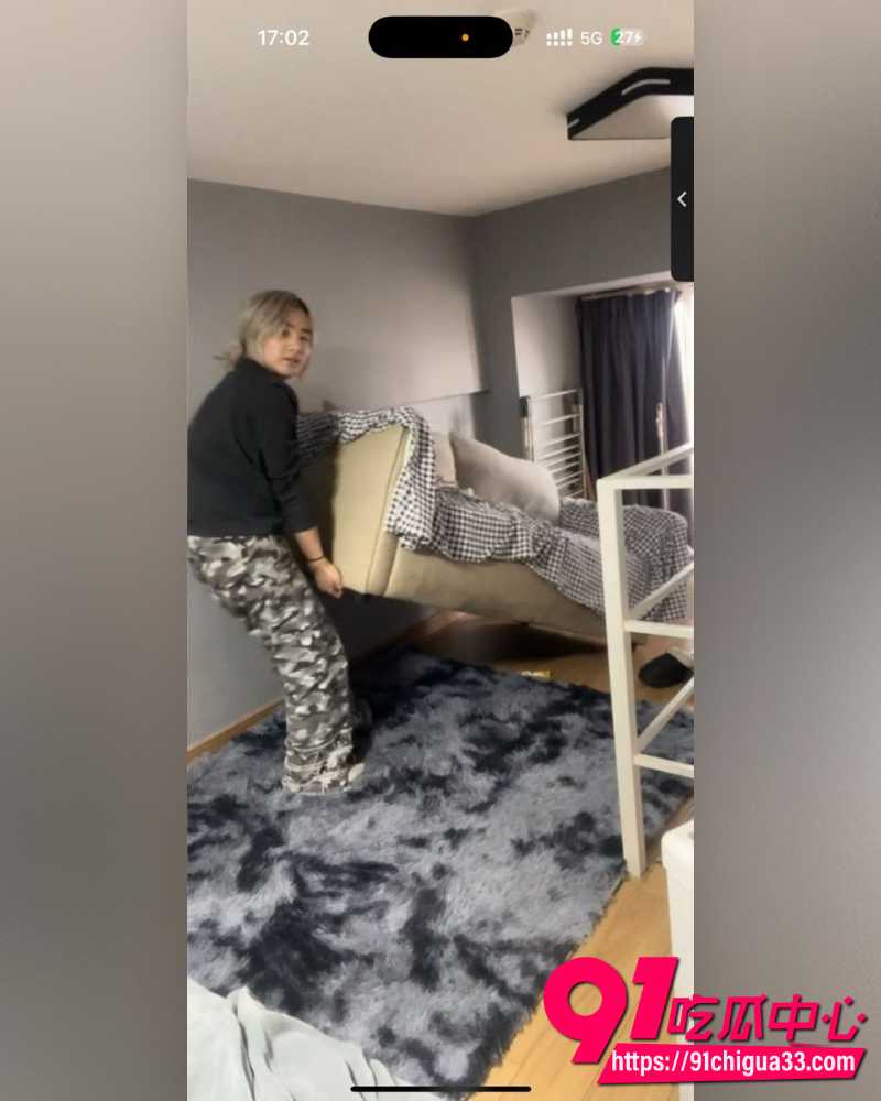 抖音网红英雄王李海伟人设崩塌 闺蜜实名曝其选妃骗炮吃软饭 甚至拍视频威胁！