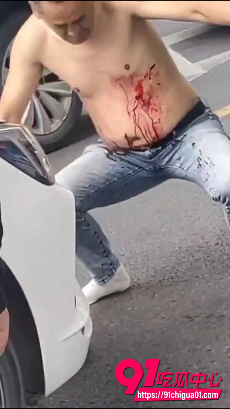 路怒症街头打架白鞋男子6 路怒症街头打架白鞋男子6