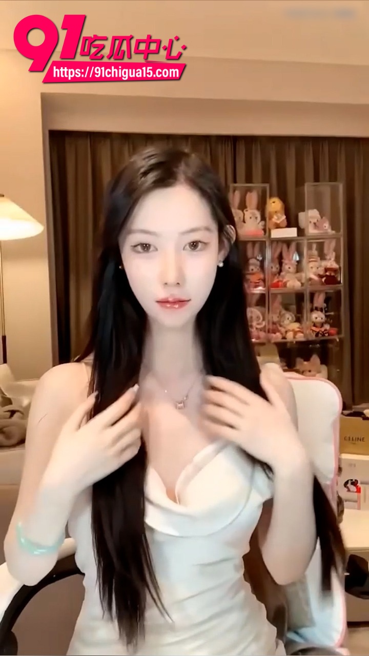 抖音女网红意外走光闪现合集 粉嫩翘乳暴露在镜头前粉丝直呼过瘾