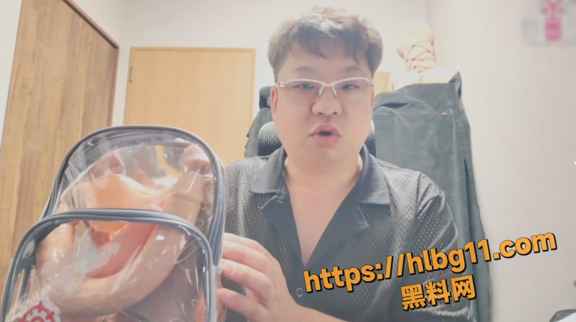 霓虹少妇hihi okusan被老公羞耻调教 空档穿着有自己裸照的T恤 户外自慰露出