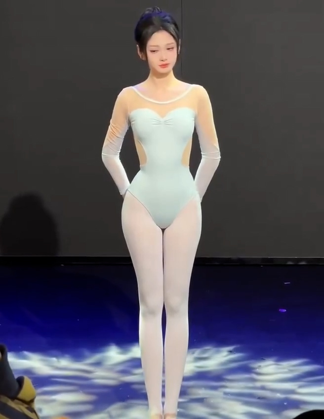 舞蹈生考级内幕视频流出 艺术系女生靠大长腿蜜桃臀拿高分 AAA评级原来这么简单