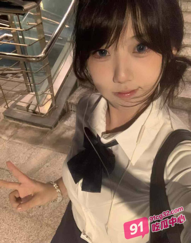 北辰中学王梦雨带男友回家偷吃禁果 jk短裙的诱惑 谁能扛得住？ 配图3