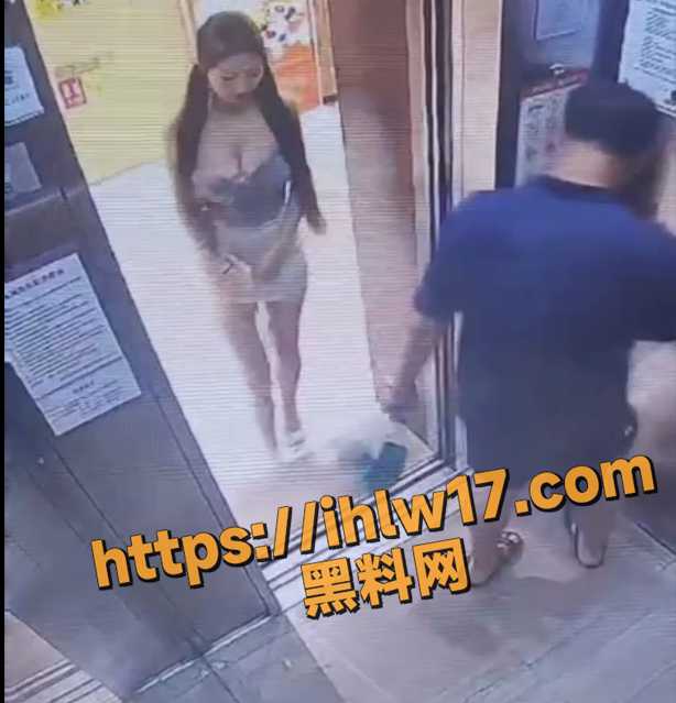 巨乳外围女上门服务 电梯里遭遇老头提前截胡 又是亲嘴又是亲奶！