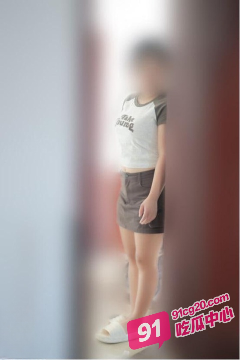 兄妹乱伦之禽兽哥哥 我用精液滋润妹妹的美穴 配图4
