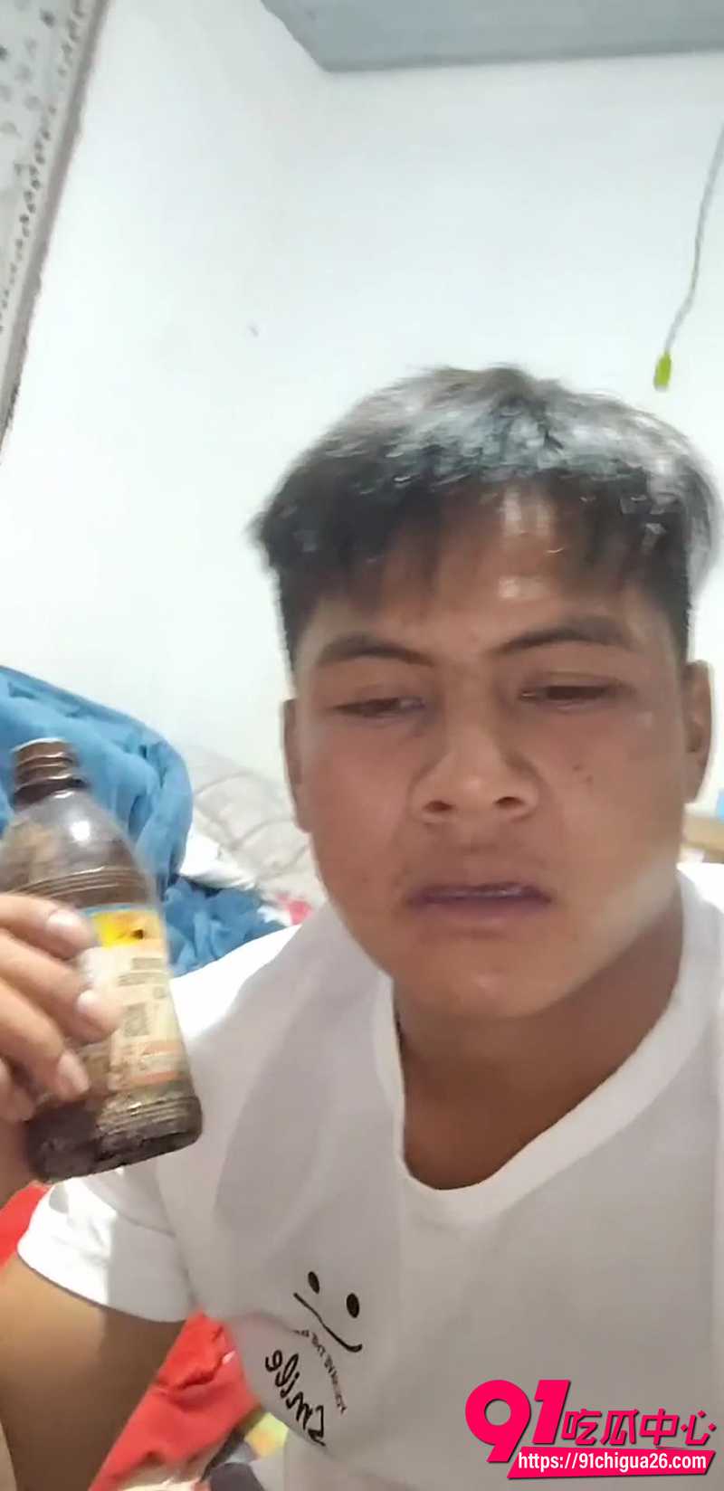 快手主播szf1314520111 直播间饮下农药自杀 超震撼3段现场视频曝光！