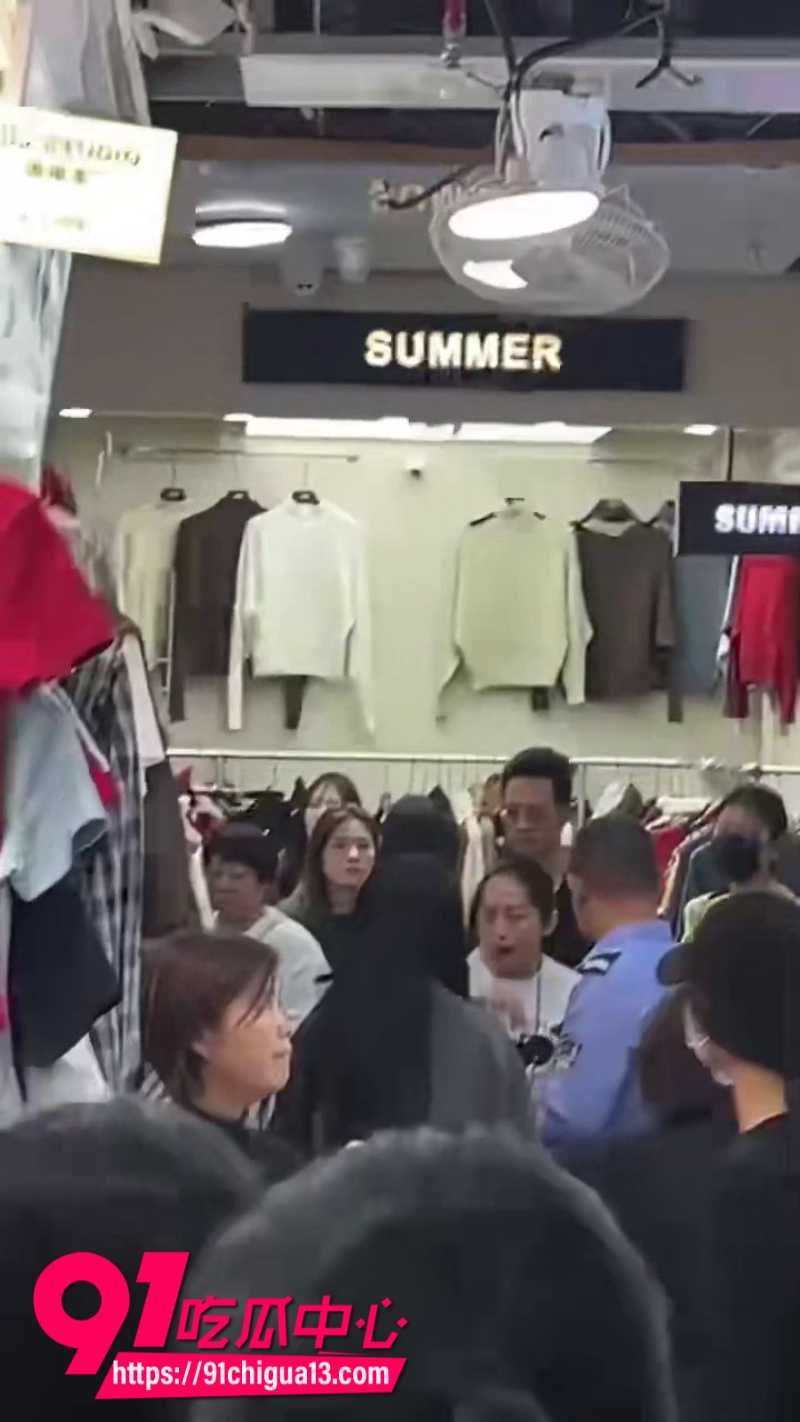 女人在商场打架打的头破血流4 女人在商场打架打的头破血流4