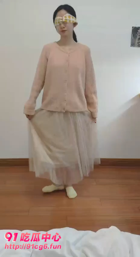北京舞蹈学院张艺欣 脱衣舞修炼圆满 一边跳舞一边脱掉身上的衣服 超养眼！