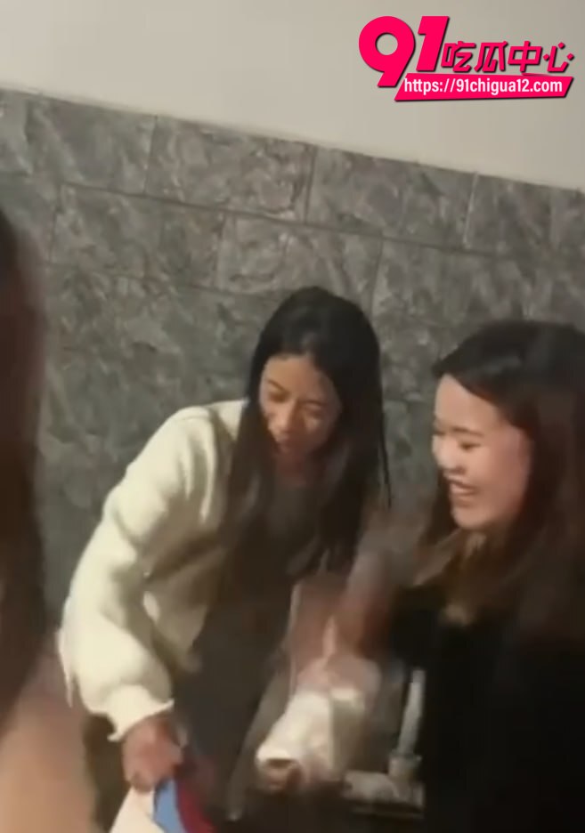 高中少女巷子惨遭围殴2 高中少女巷子惨遭围殴2