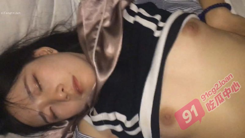 大神约重庆房地产女销售梁开琳吃宵夜 不料被灌醉直接被无套抽插 弄完还要颜射脸上 直接变成肉便器~