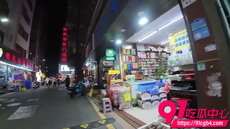 深圳福田城中村 夜探黑暗小巷 按摩SPA推油店一家接一家 黑丝学生服妹子后入啪啪浪叫连连实况7