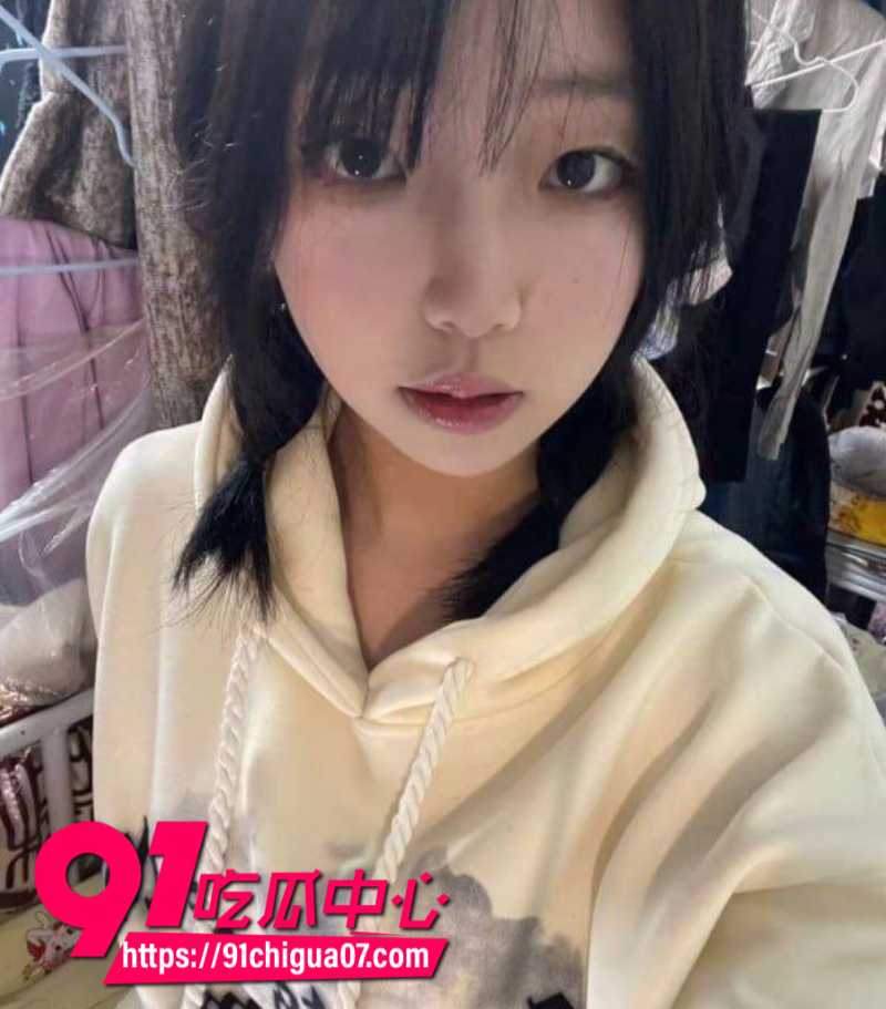浙江工商大学 女大学生 王晓晓 年纪轻轻就不想努力 被金主包养沦为胯下母狗