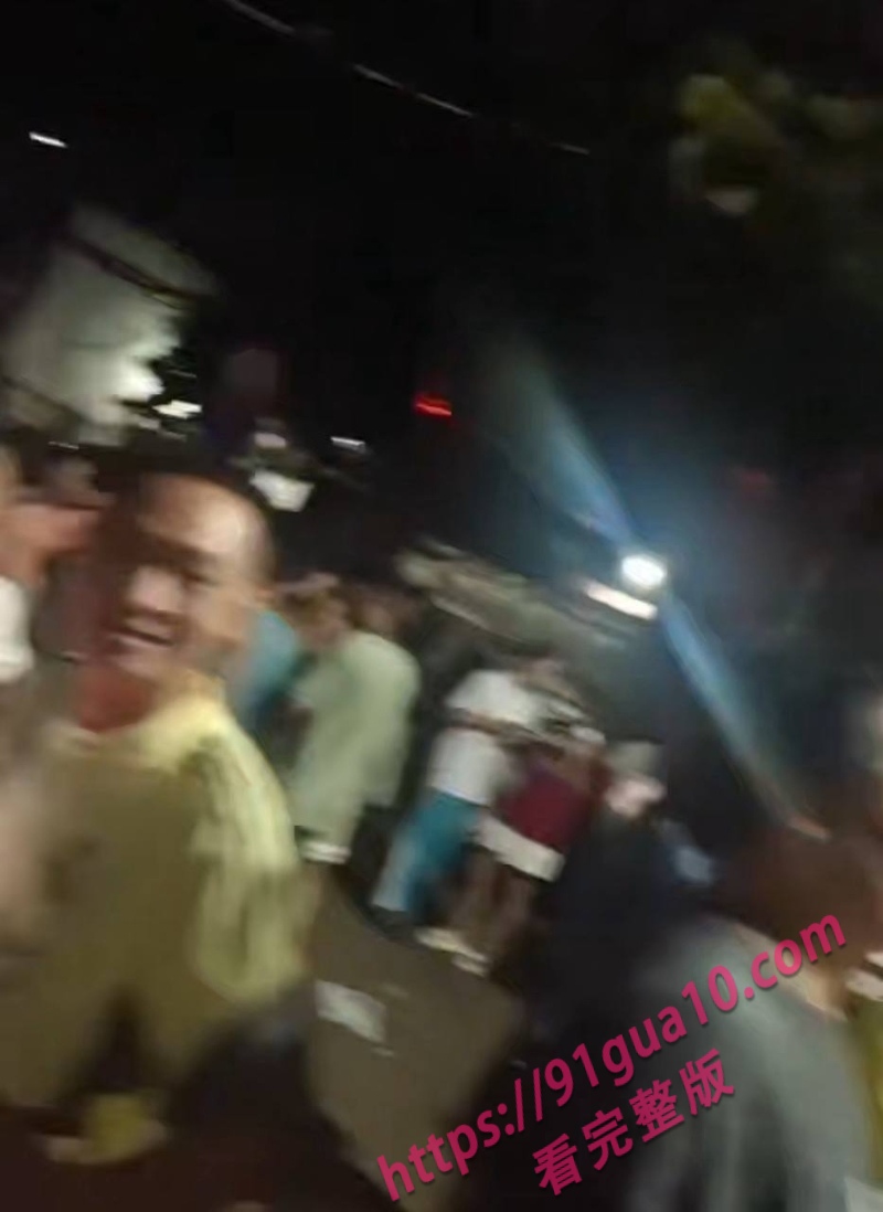 突发！海南中学生翻墙触电死亡！事件传出学校秒封引发热议