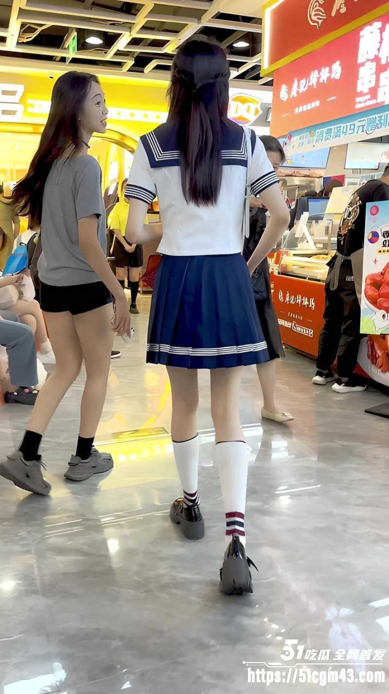 KFC抄底超美学生妹 1 KFC抄底超美学生妹 1