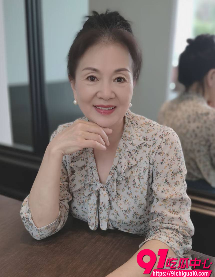 寂寞寡妇和年轻小伙性爱4