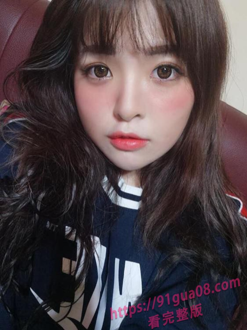 台湾女主播李姿仪直播露奶被曝光 现场录屏视频全网疯求 配图3