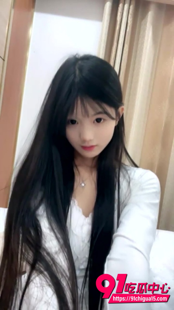 07年水嫩宝宝直播酒店与大叔约炮 骑乘后入被操到腿软