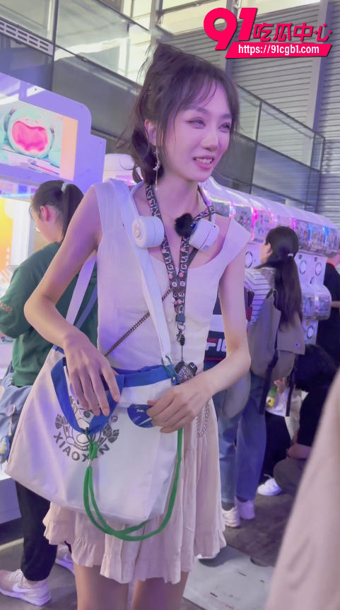 KFC抄底系列 偷拍大神商场拍摄各种极品小姐姐 短裙丝袜走光露点真实记录