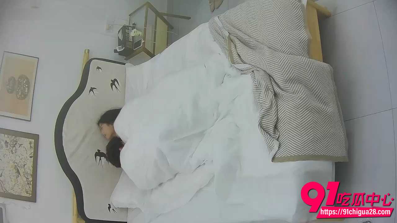 多彩公寓里年轻小美女迷上69姿势1 多彩公寓里年轻小美女迷上69姿势1