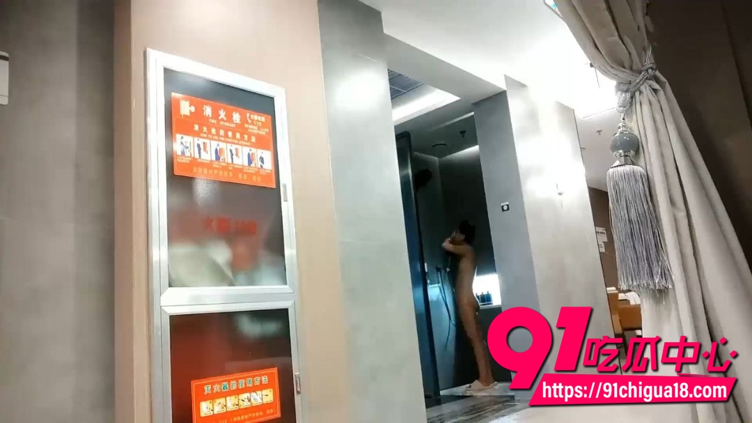 大神会所更衣室偷拍合集2