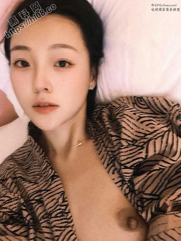 【国摸私拍】王动御用清纯美模「艾达达」，一眼白富美，肤白貌美大长腿，穿上衣服绝对女神级别！