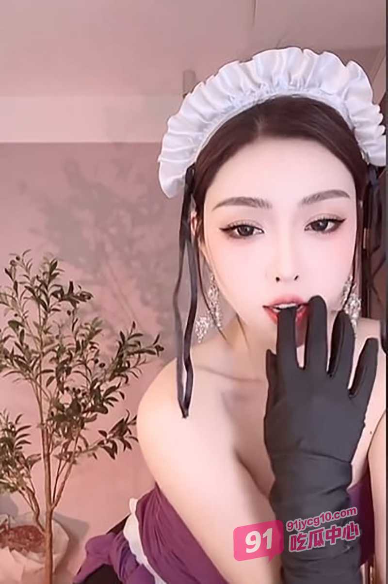 快手150万粉丝网红饭饭重磅视频流出 穿性感蕾丝被玩弄！ 配图2