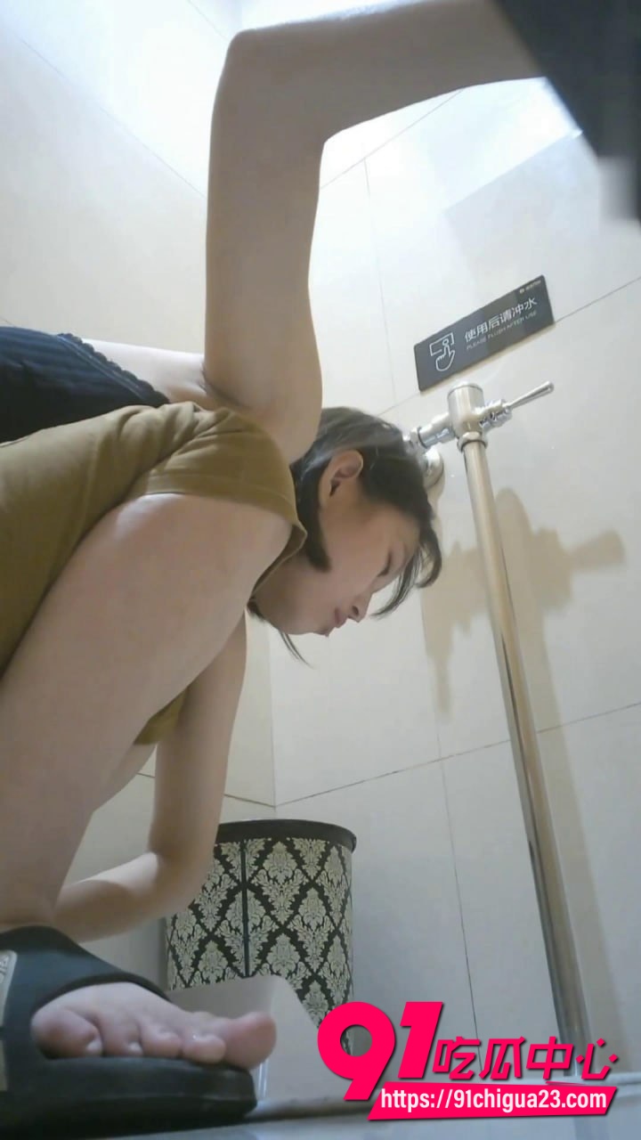 餐厅女厕偷拍4