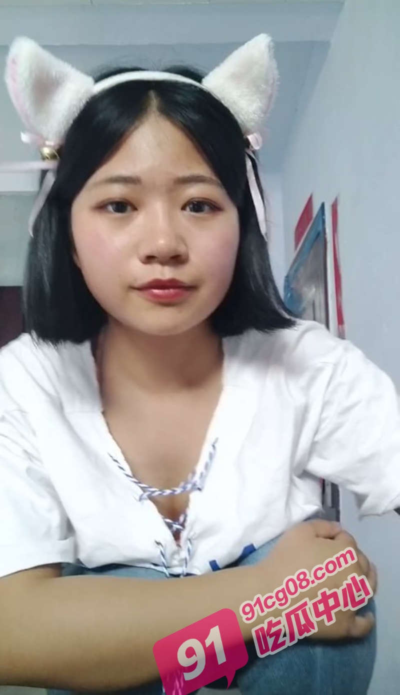 瓜友吴泽原私密自曝 高价定制在校女大学生福利视频 全网共享！