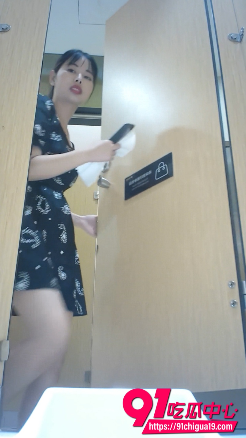 商场女厕全景偷拍6