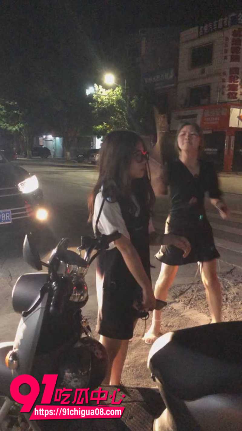 潮汕精神小妹街头霸凌柔弱女孩2