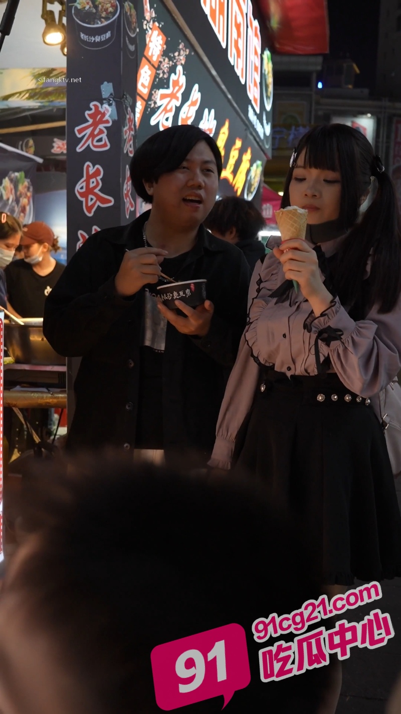 4_W_800px.jpg