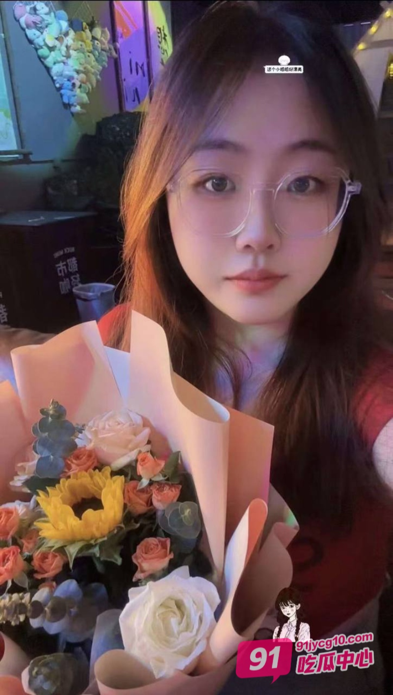 弟弟拜托好友试探亲姐 意外发现姐姐是彻头彻尾的骚母狗! 配图14