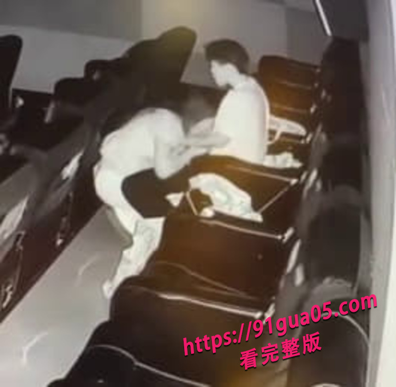 情侣电影院性爱03