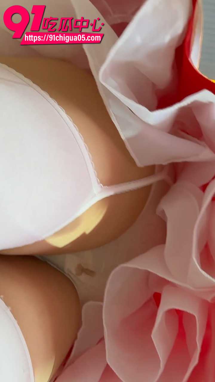 抄底大神 蹲守COS展出来的蓝头COSER学妹逛街3