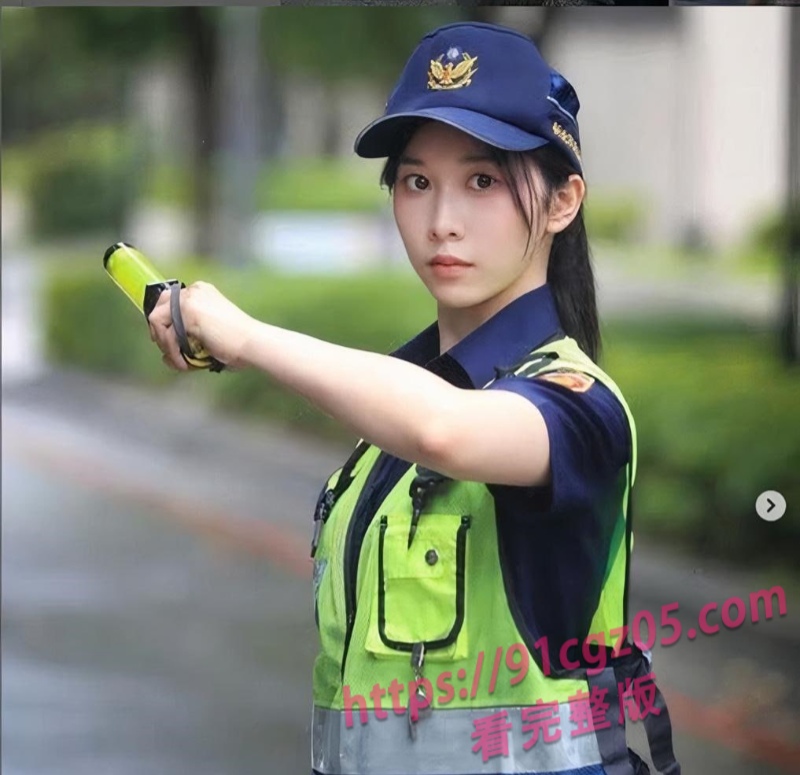 网红警花曾羽榛风云事件火爆全网！大奶细腰晃得人头晕眼花