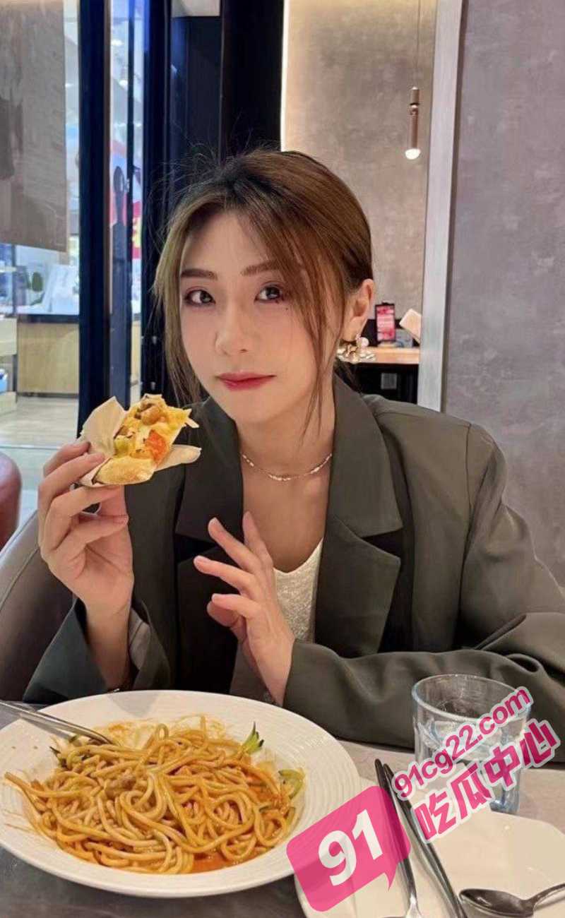 重庆反差嫩妹 刘雯 不雅视频流出 美乳翘臀对镜诱惑 床上扭腰被猛操 配图