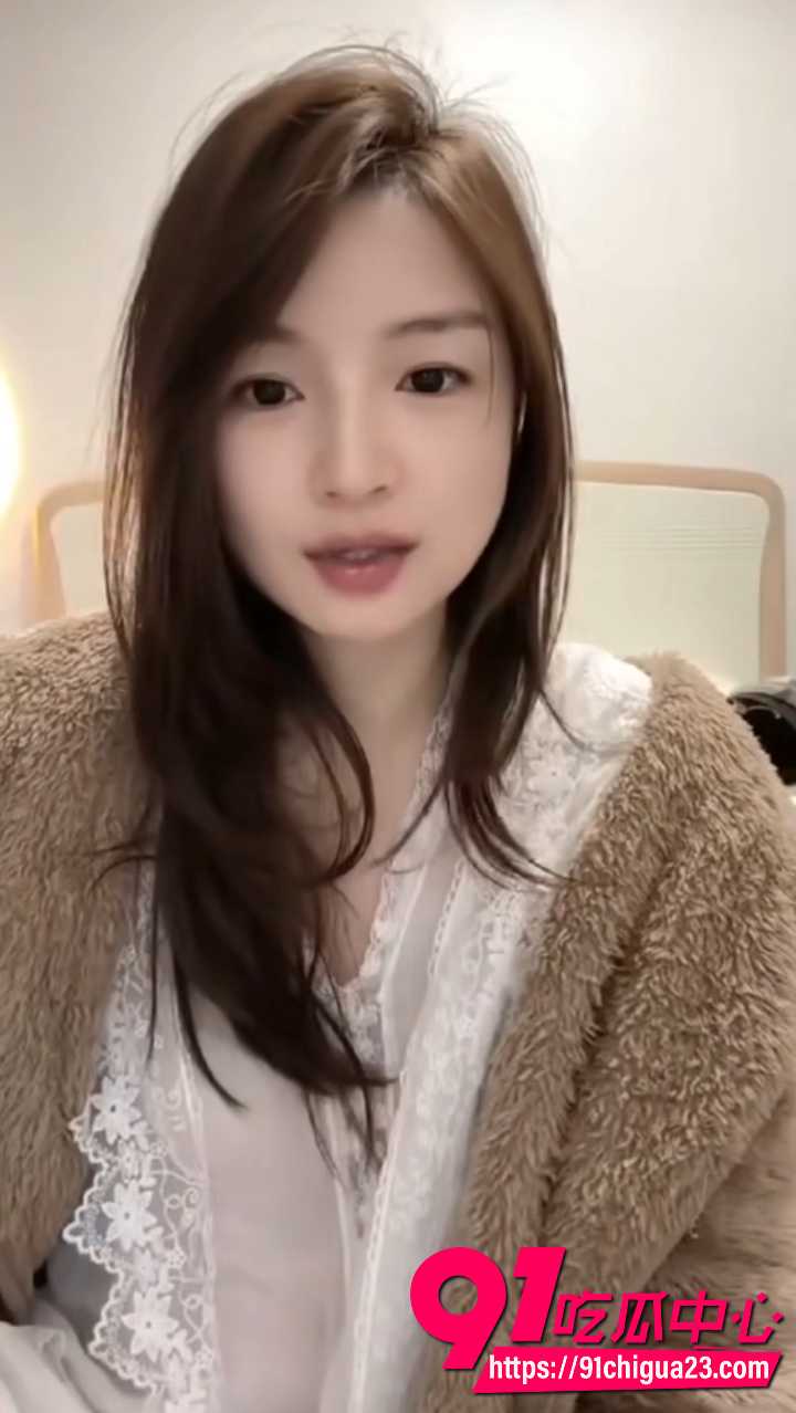 抖音网红闪现直播间内衣内裤走光露点3