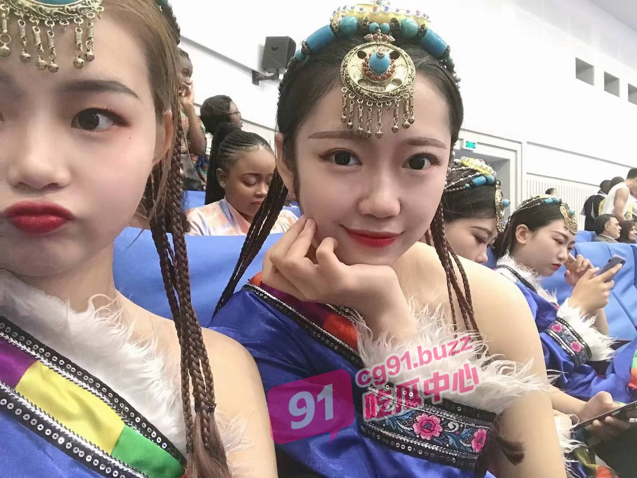 撕丝袜一时爽 一直撕一直爽！ 中南名族大学李雅诗遭捆绑后入 “小婊子 平时不是不让我碰的吗”