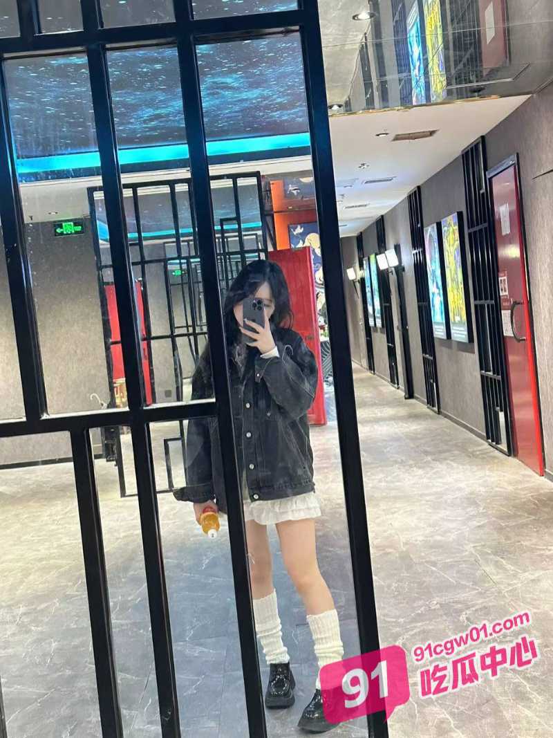 河南剧本杀店员彭柳青被曝是网上露阴癖 喜欢对镜自拍骚穴楼道露出逼毛！ 配图4