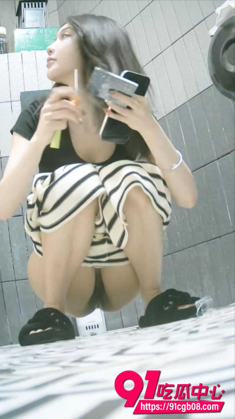 商超厕拍极品超白嫩妹子2