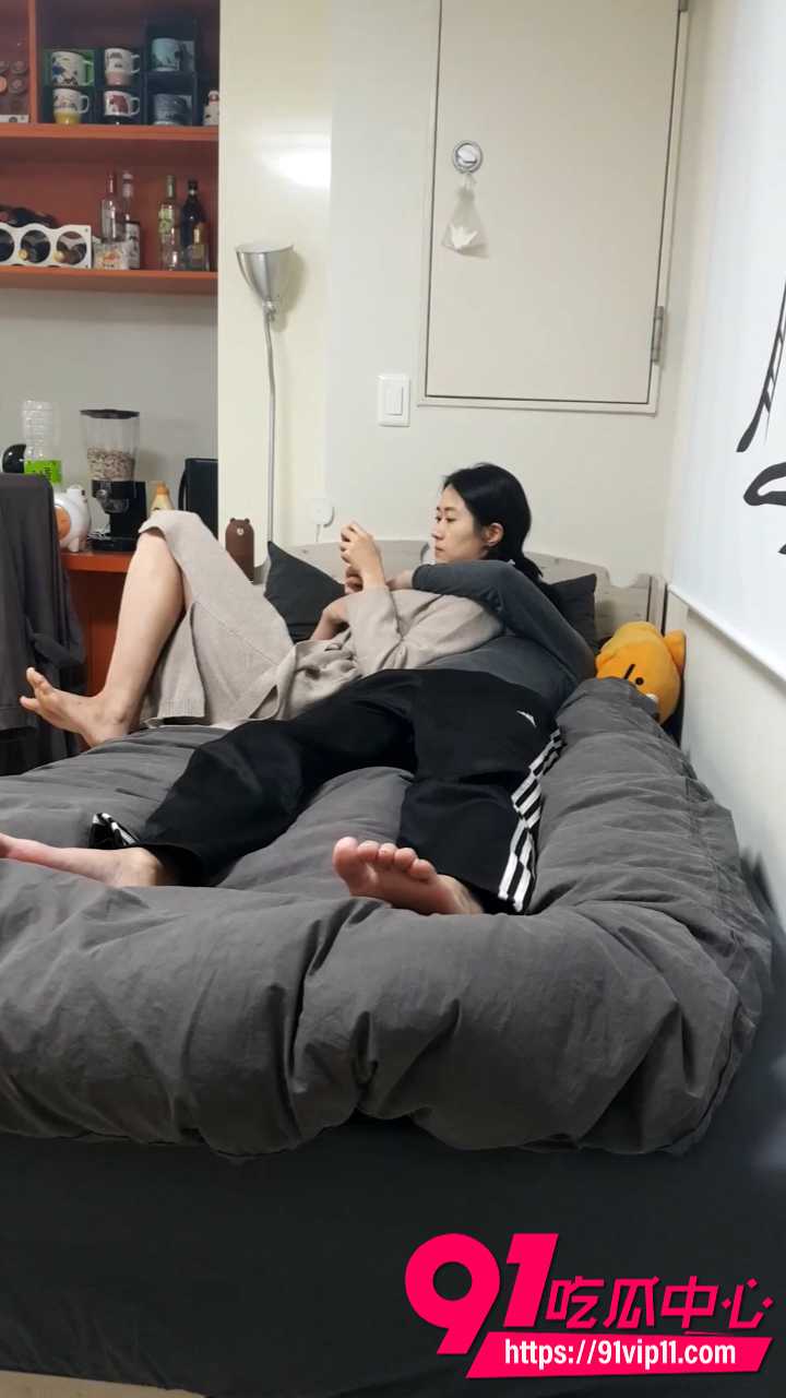 韩国金先生约炮白领小少妇 两人床上69互舔 骑乘猛操少妇骚穴完整资源