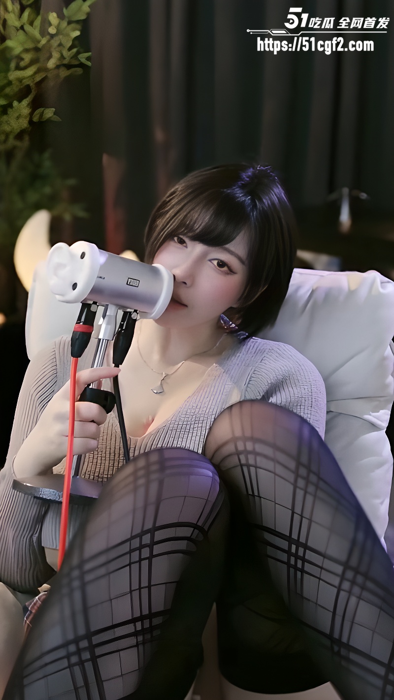 福利姬圈炸锅了？B站ASMR擦边头牌 一色雨和一条小糖糖 5