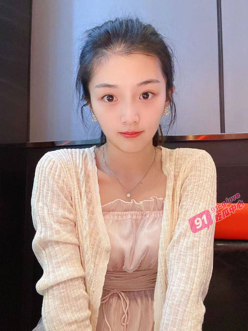 【极限反差婊御姐风】女主在镜头下搔首弄姿,为金主跪舔长枪就此堕落!