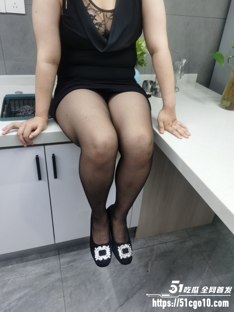 乱伦大神小雪妹被妈妈穿黑丝勾引03 乱伦大神小雪妹被妈妈穿黑丝勾引03
