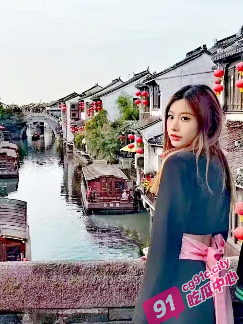 杭州网友面基分外妖娆~身着黑丝旗袍激情做爱 被操到胡言乱语