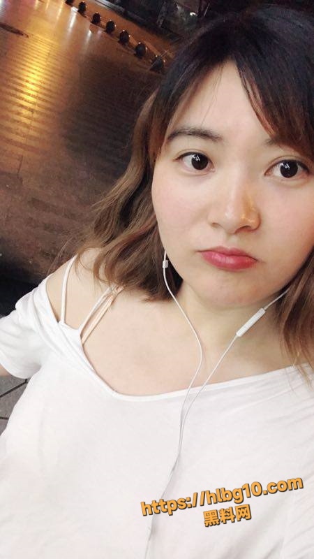 瓜友投稿曝光 成都骚逼 妞妞 与网友裸聊自慰视频流出 少妇真的是会寻找刺激的！