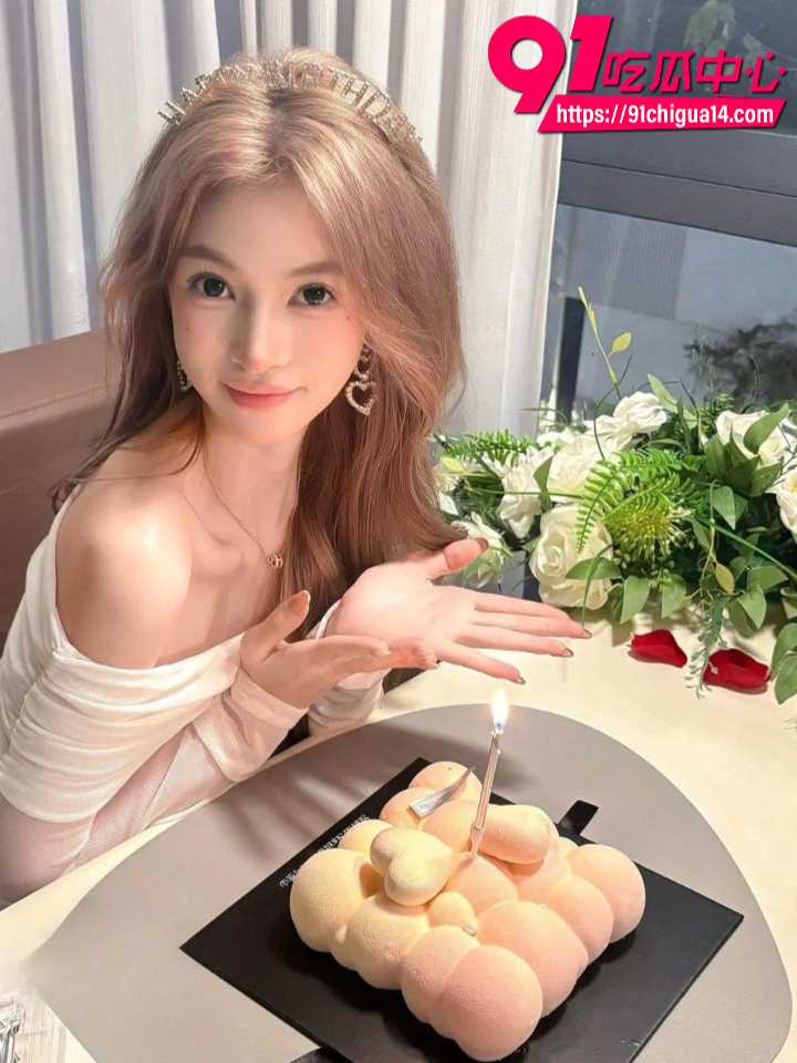抖音高颜值美妆博主小小舒私下被男友狂操2
