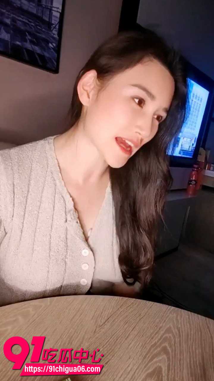 游戏把小姨子灌醉后彻底撩发情 姐夫直接推倒套进入猛干内射一逼 酒店大床湿透全程失控高潮