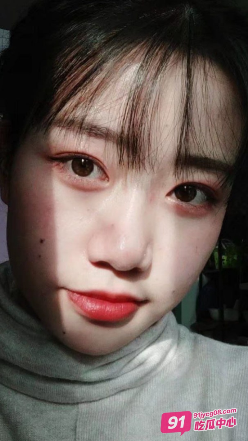 福州嫩妹徐舟被各种滋尿 甘愿被侮辱沦为性爱奴隶！ 配图
