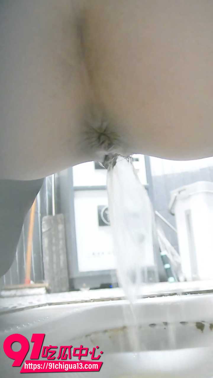 商场女厕双视角偷拍清纯妹子极品一线美鲍6